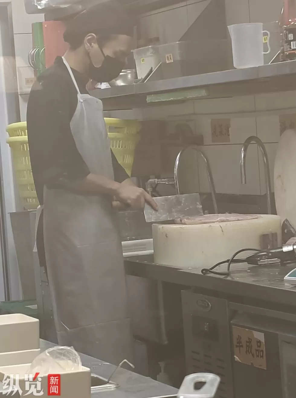 太二酸菜鱼“活鱼现做”被怀疑“预制”，记者探访石家庄门店，工作人员：所用黑鱼均为当天店内提前宰杀-第1张图片-