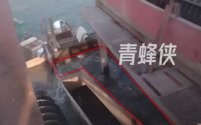 河南湖北等地被曝以采砂之名淘金,南阳淅川警方已控制5名责任人-第2张图片- 河南湖北等地被曝以采砂之名淘金,南阳淅川警方已控制5名责任人-第2张图片-