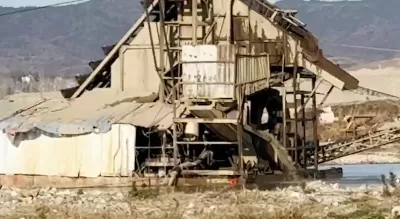 河南湖北等地被曝以采砂之名淘金,南阳淅川警方已控制5名责任人-第3张图片- 河南湖北等地被曝以采砂之名淘金,南阳淅川警方已控制5名责任人-第3张图片-