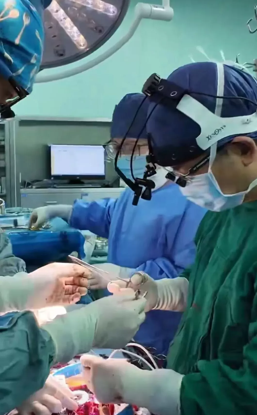 17岁心衰少年病情危重,在沪接受“不停跳”人工心脏植入术-第1张图片- 17岁心衰少年病情危重,在沪接受“不停跳”人工心脏植入术-第1张图片-