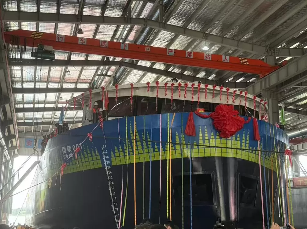 推进内河航运绿色低碳转型，上海首艘集散两用纯电动智能船舶吉水投用-第1张图片-