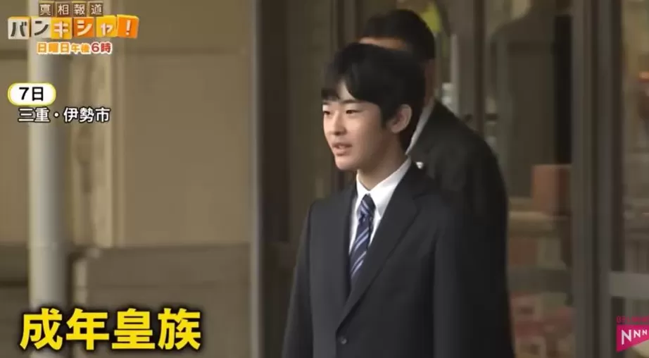 19岁日本“未来天皇”爆迷恋大7岁顶流女星？上大学后背着爹妈狂炫快餐爱唱K，想逃离当平民？-第4张图片-