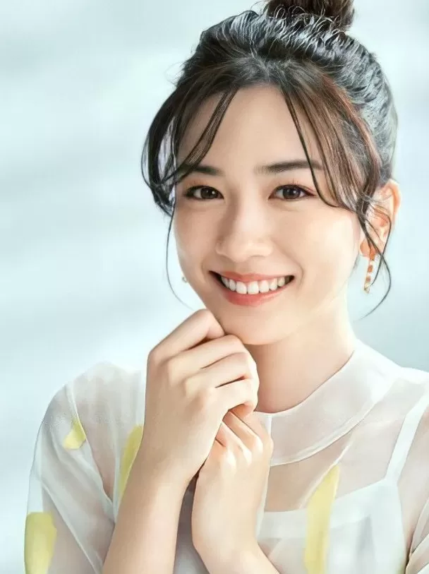 19岁日本“未来天皇”爆迷恋大7岁顶流女星？上大学后背着爹妈狂炫快餐爱唱K，想逃离当平民？-第17张图片-