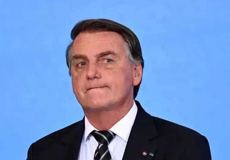 巴西前总统博索纳罗因身体不适被紧急送医-第1张图片-