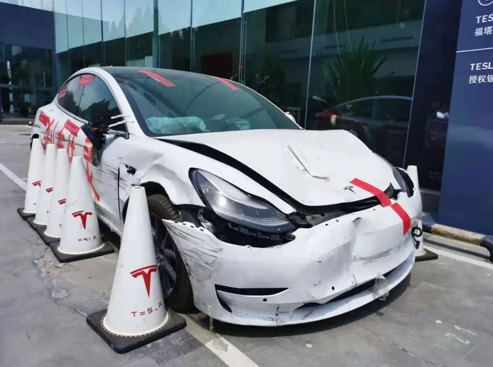 独家对话特斯拉“车顶维权”女车主：终于赢了特斯拉一次！“打官司已经花了不止两个40万元，只想要一个结果”-第2张图片-