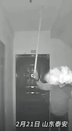 深夜，变态邻居又开始了……-第10张图片-