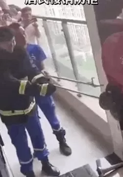 深夜，变态邻居又开始了……-第29张图片-