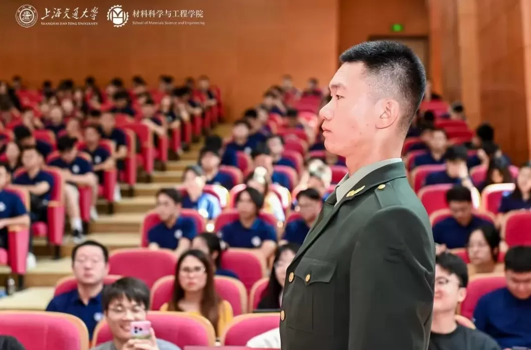 他重回上海交大攻读硕士学位，不久前在九三阅兵方阵中光荣受阅-第3张图片-