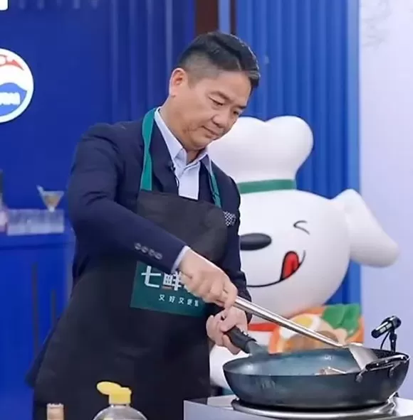 刘强东现场直播炒菜出Bug称“这煤气灶不会是从马云那买的吧”-第1张图片-