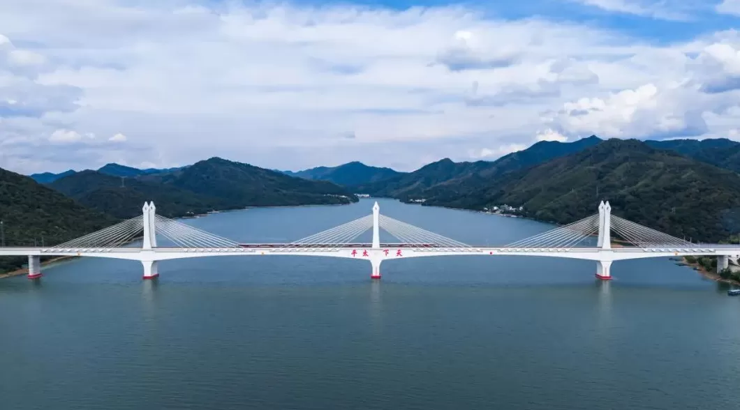 1至8月全国铁路发送旅客32亿人次,创历史同期新高-第4张图片- 1至8月全国铁路发送旅客32亿人次,创历史同期新高-第4张图片-