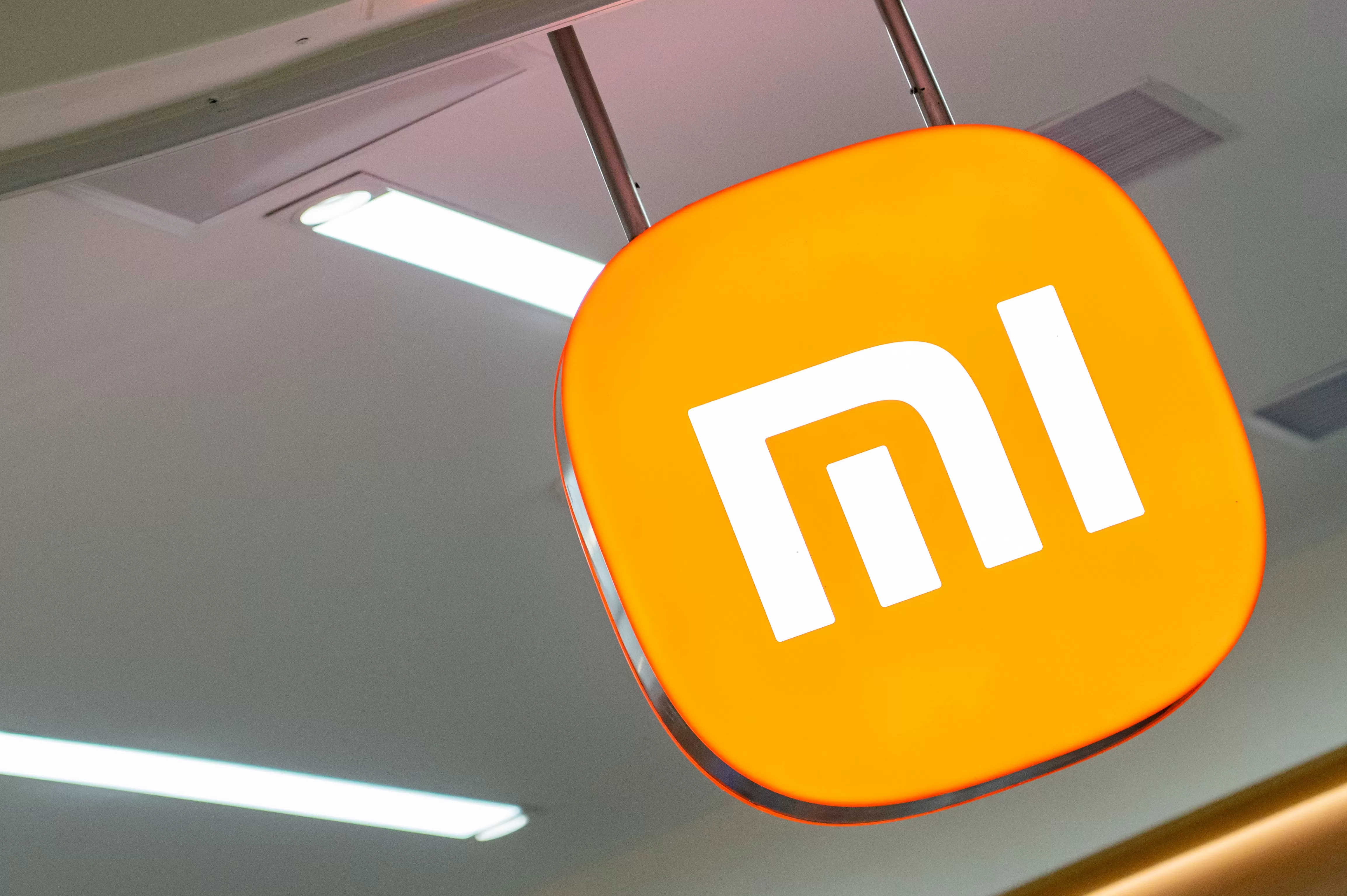 雷军公开小米17Pro全新背屏设计，此前称对标iPhone正面迎战-第2张图片-