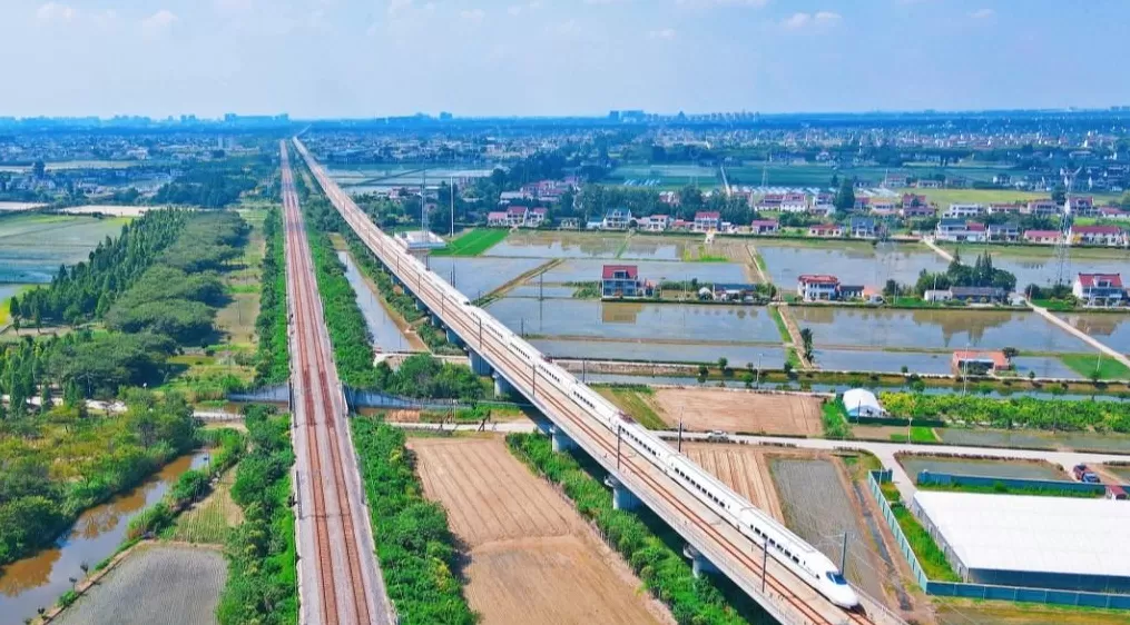 前八月全国铁路发送旅客32亿人次同比增长6.7%，创历史同期新高-第1张图片-