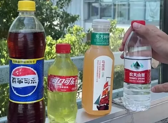 上海知名景区门口有人卖不明饮料,不少游客中招,城管部门已介入调查-第5张图片- 上海知名景区门口有人卖不明饮料,不少游客中招,城管部门已介入调查-第5张图片-