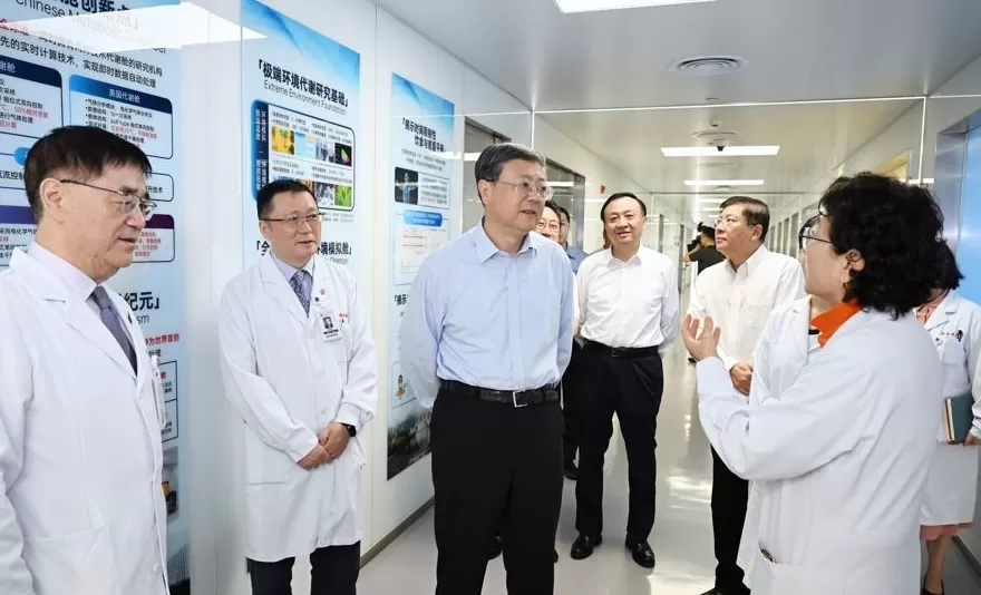 在提升医学科研创新能力和医疗健康服务质效上走在前列、作出示范！陈吉宁调研瑞金医院-第1张图片-