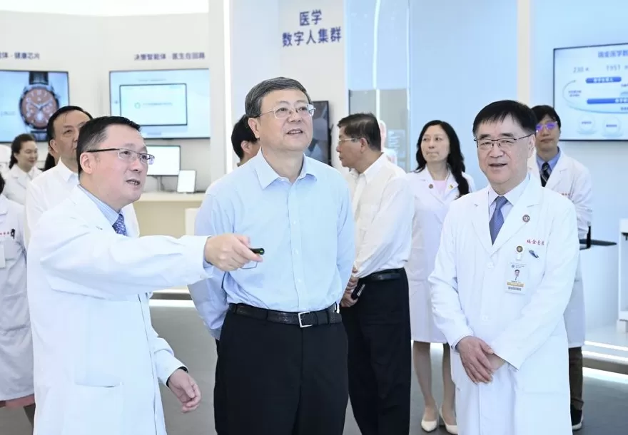在提升医学科研创新能力和医疗健康服务质效上走在前列、作出示范！陈吉宁调研瑞金医院-第2张图片-