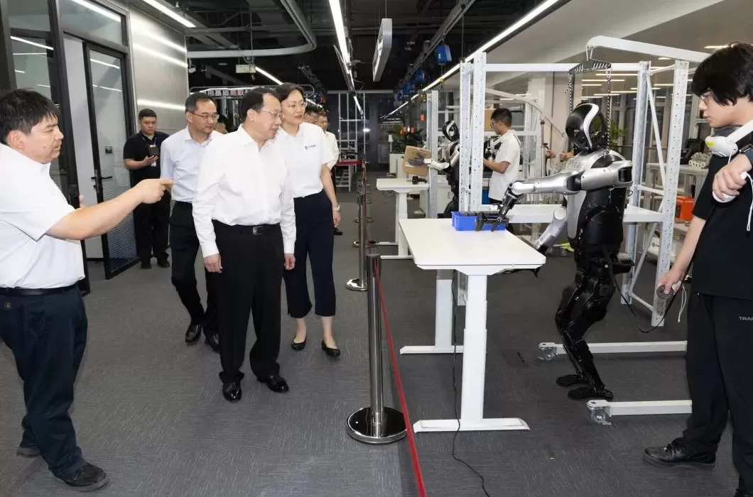 推动科技创新与产业创新深度融合,支持经营主体抢抓产业变革机遇!龚正调研人工智能产业-第1张图片- 推动科技创新与产业创新深度融合,支持经营主体抢抓产业变革机遇!龚正调研人工智能产业-第1张图片-