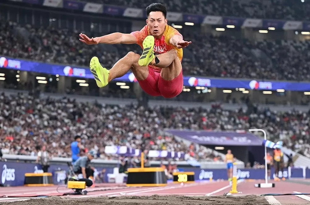 8米33！世锦赛跳远摘铜，石雨豪找回曾经一飞冲天的自己-第1张图片-