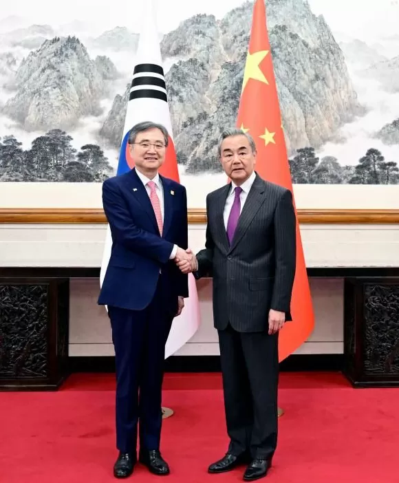 王毅:希望中韩双方以诚相待,夯实互信,同时妥处敏感问题-第1张图片- 王毅:希望中韩双方以诚相待,夯实互信,同时妥处敏感问题-第1张图片-