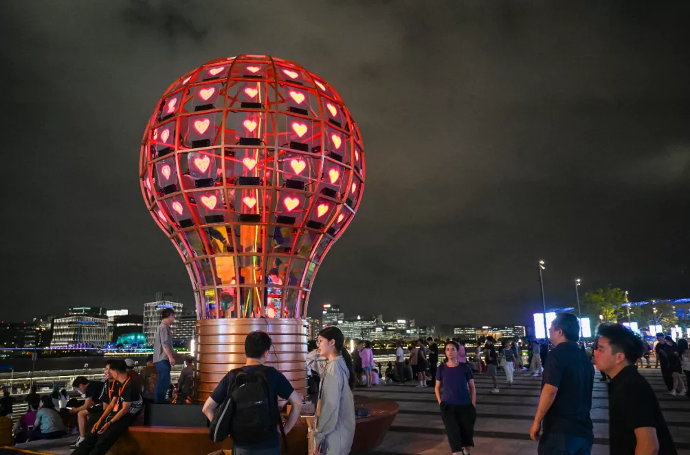 上海国际光影节：三千平方米裸眼3D投影秀照亮西岸穹顶，全球218件光影佳作齐亮相-第1张图片-