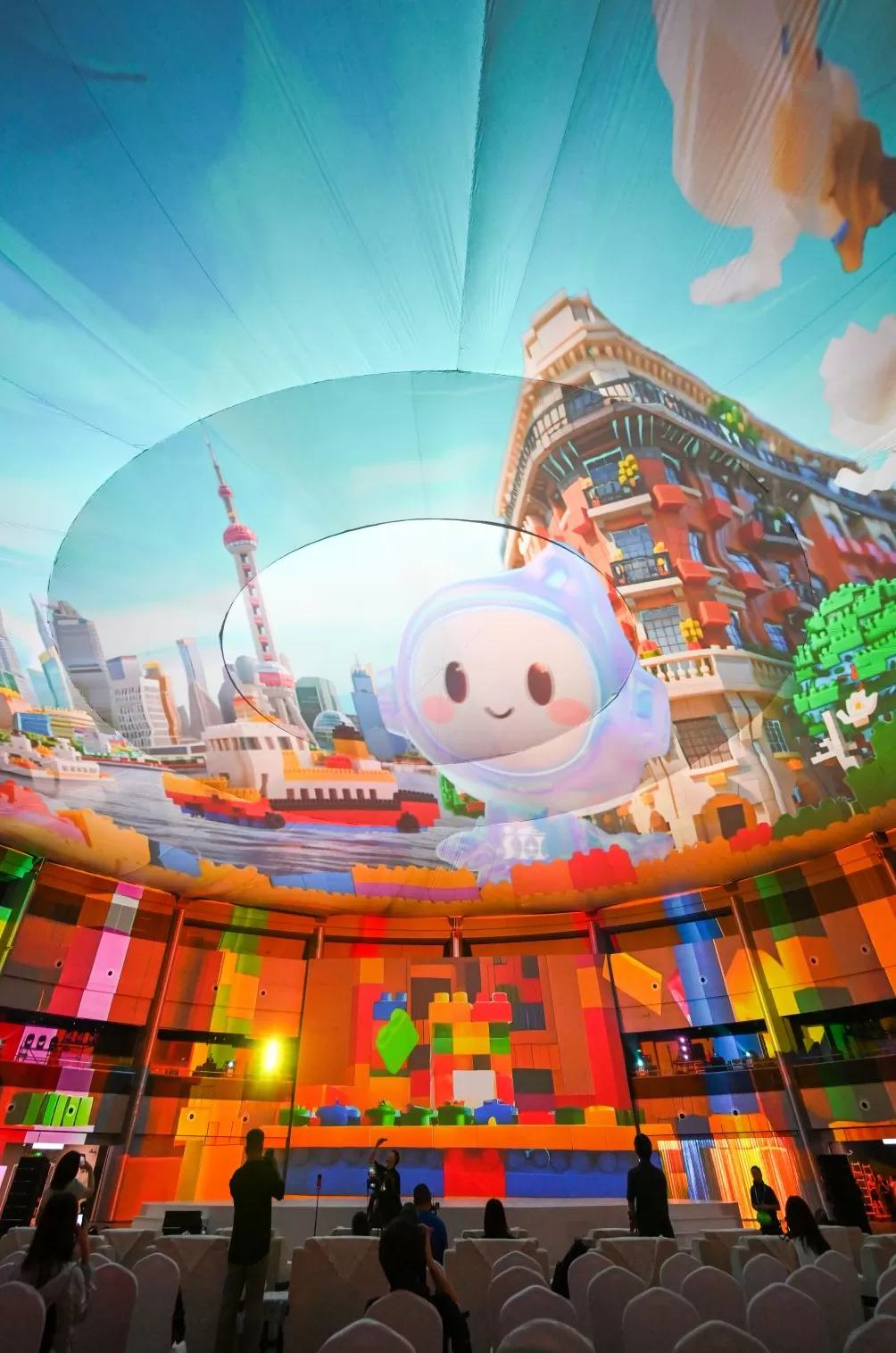 上海国际光影节：三千平方米裸眼3D投影秀照亮西岸穹顶，全球218件光影佳作齐亮相-第4张图片-