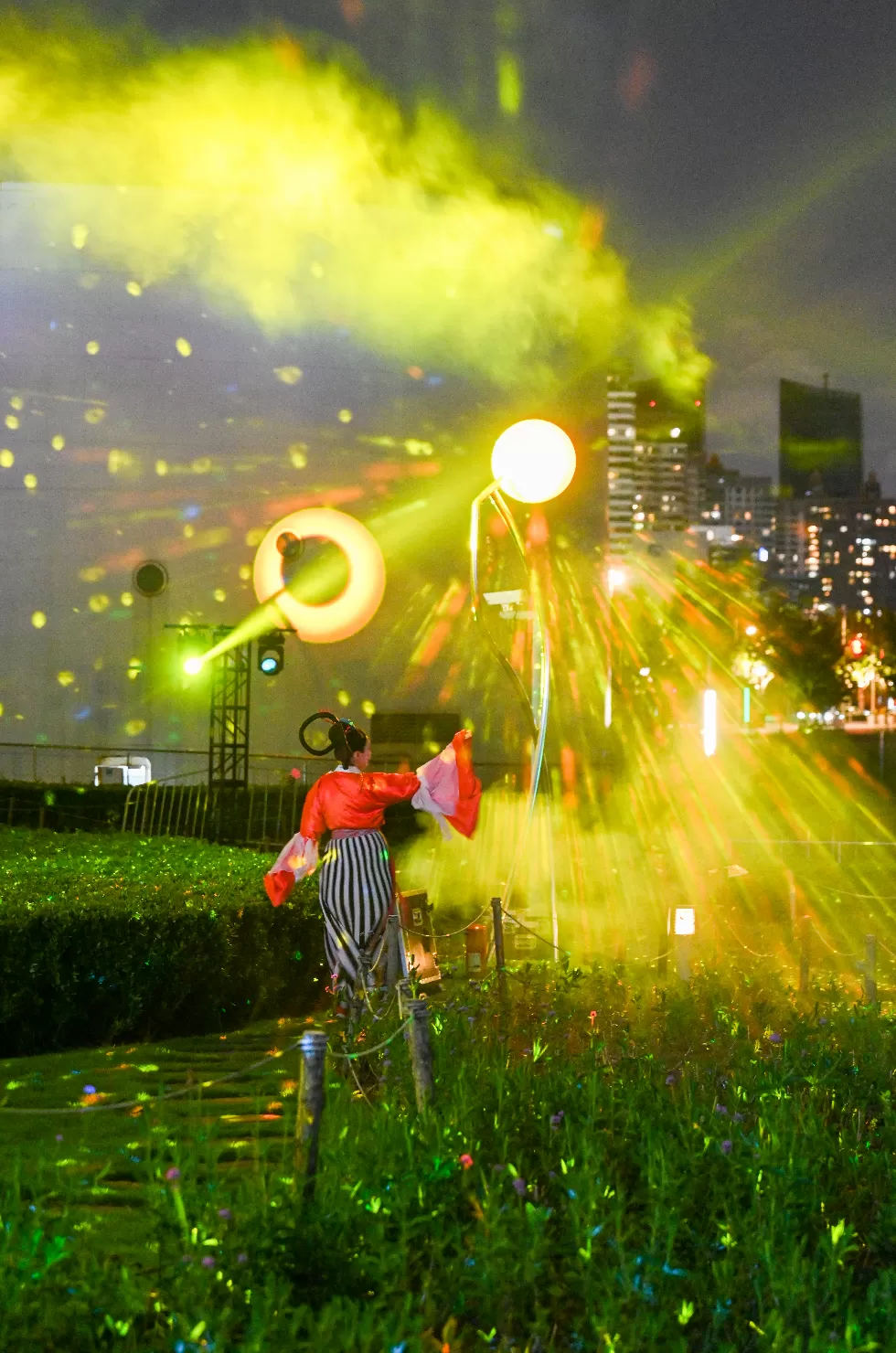 上海国际光影节：三千平方米裸眼3D投影秀照亮西岸穹顶，全球218件光影佳作齐亮相-第9张图片-