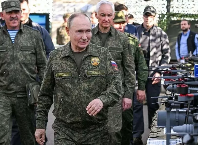 普京戎装亲临俄白联合军演，宣称借鉴“实战经验”！-第1张图片-