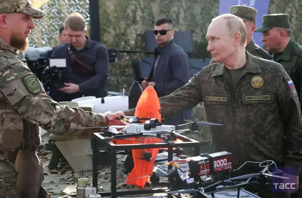 普京戎装亲临俄白联合军演，宣称借鉴“实战经验”！-第2张图片-