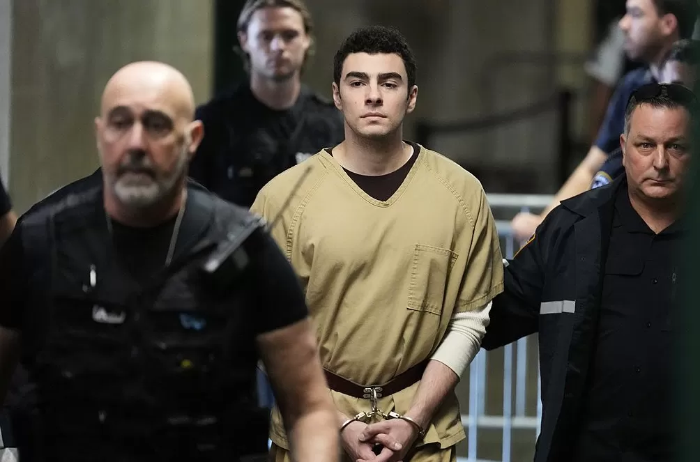 路易吉案背后：美国医保出了什么问题，让人模糊了枪声与正义｜907编辑部-第1张图片-