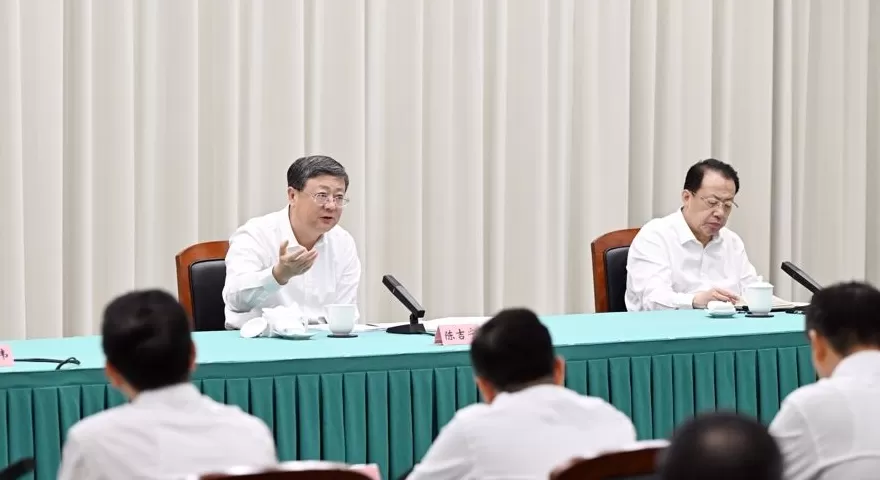 更好发挥试验田和增长极作用！陈吉宁调研临港新片区并主持召开座谈会-第2张图片-