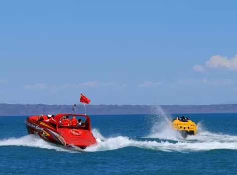 砥砺奋进七十载天山南北谱华章|湖水映雅丹戈壁藏奇观乌伦古湖海上魔鬼城的焕新路-第1张图片-