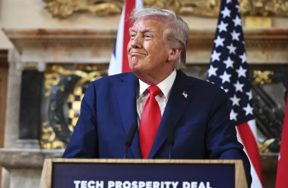 特朗普结束访英返美前因直升机故障改乘备用机-第1张图片-