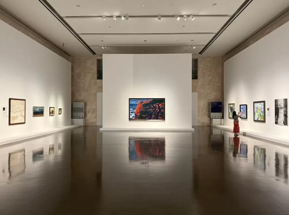 重温中国油画三十年：靳尚谊等几代油画家作品上海展出-第1张图片-