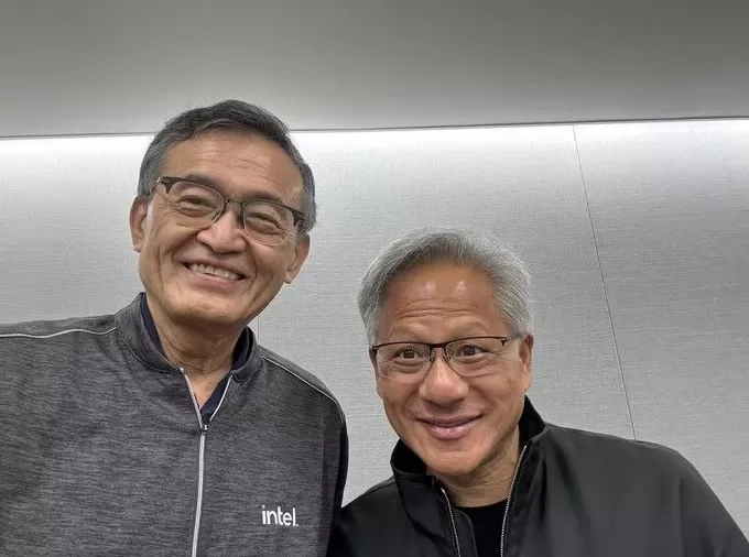 黄仁勋、陈立武同框直播,详解英伟达为何50亿美元入股英特尔-第1张图片- 黄仁勋、陈立武同框直播,详解英伟达为何50亿美元入股英特尔-第1张图片-