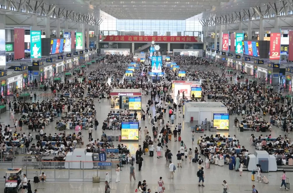 预计发送4250万人次，国庆中秋假期长三角铁路计划增开259对列车-第1张图片-