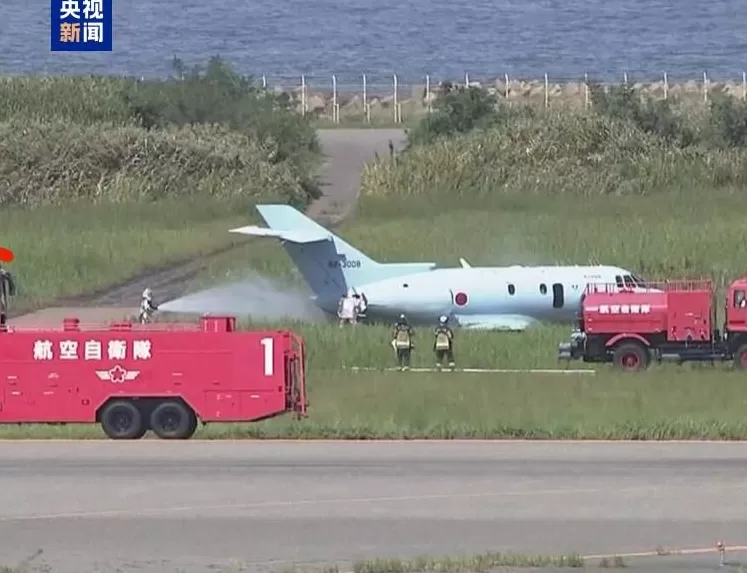 日本航空自卫队一飞机着陆时冲出跑道伤亡暂不明-第1张图片- 日本航空自卫队一飞机着陆时冲出跑道伤亡暂不明-第1张图片-