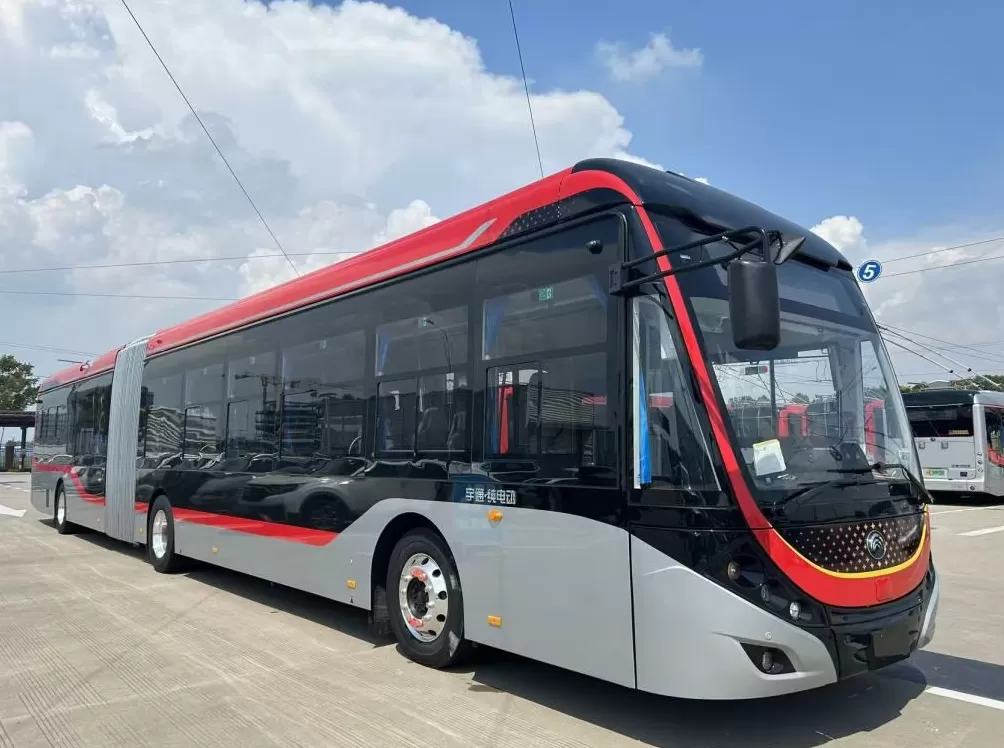 服役近8年承载过亿人次，上海中运量71路车辆将全面换新-第1张图片-