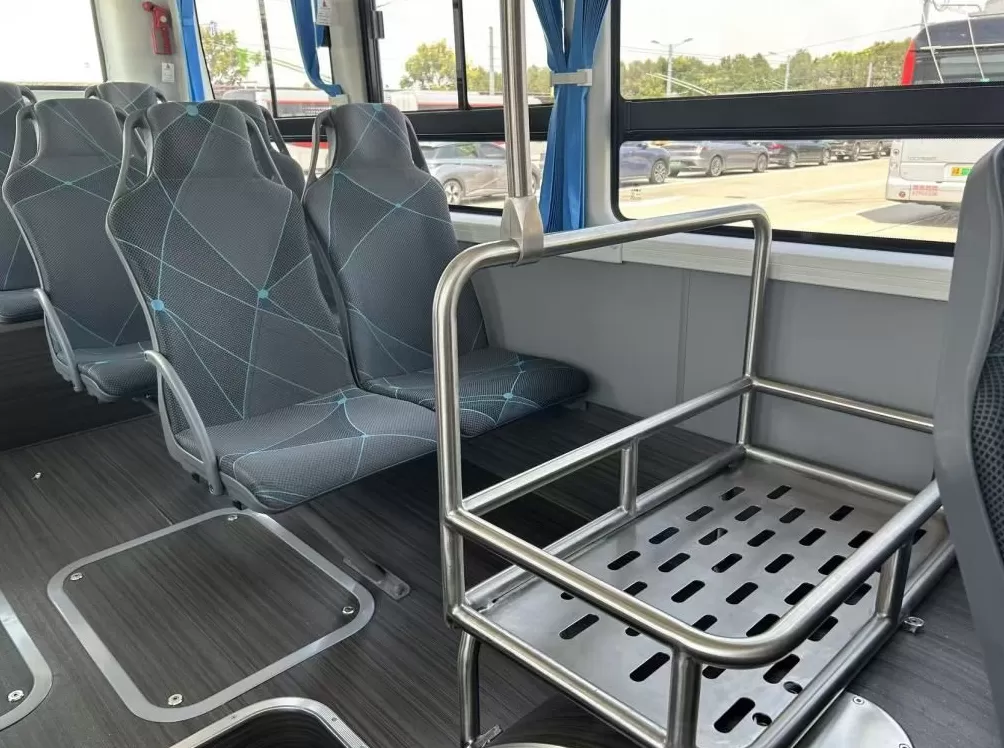 服役近8年承载过亿人次，上海中运量71路车辆将全面换新-第3张图片-