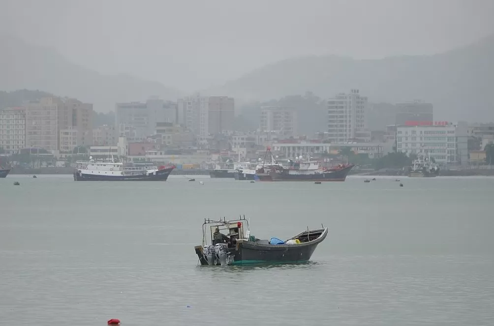 “米娜”登陆广东汕尾沿海，中国气象局调整启动台风三级应急响应-第1张图片-