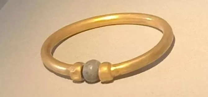 3000年历史的法老金手镯被盗：已被熔毁，系修复专家监守自盗，销售所得不到3万元-第1张图片-