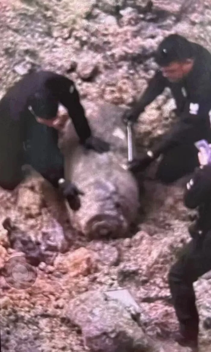 香港街头一工地疑现二战时炸弹，长约1.3米、直径0.5米，警方封锁现场-第2张图片-