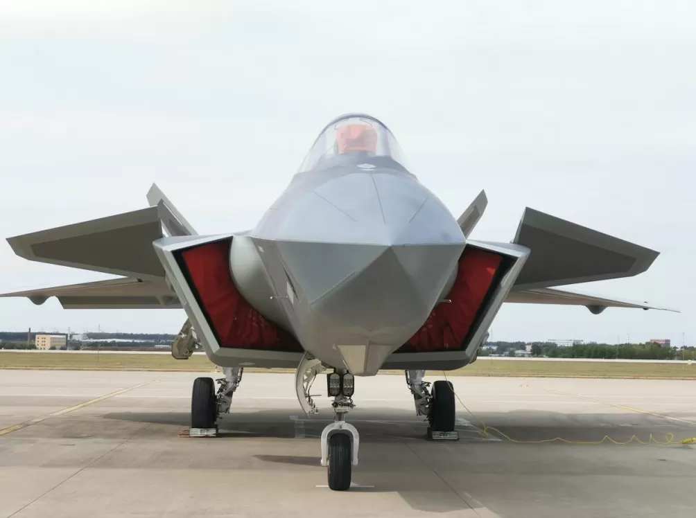 多图｜近距离多角度直击！歼-20首次进行地面静态展示-第2张图片-