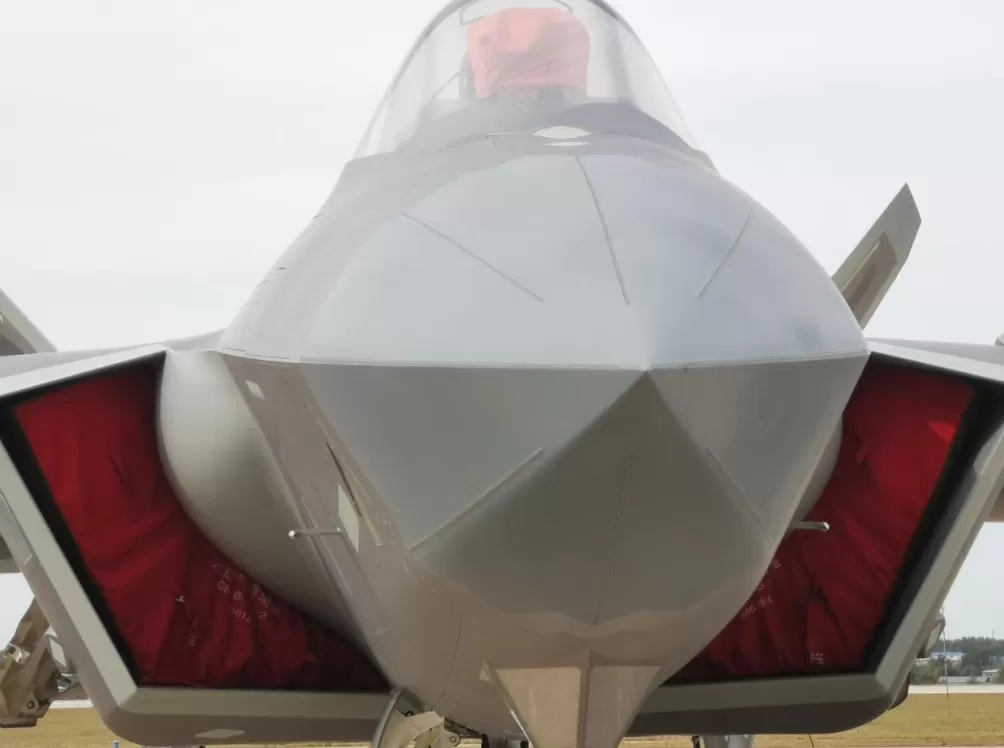 多图｜近距离多角度直击！歼-20首次进行地面静态展示-第3张图片-