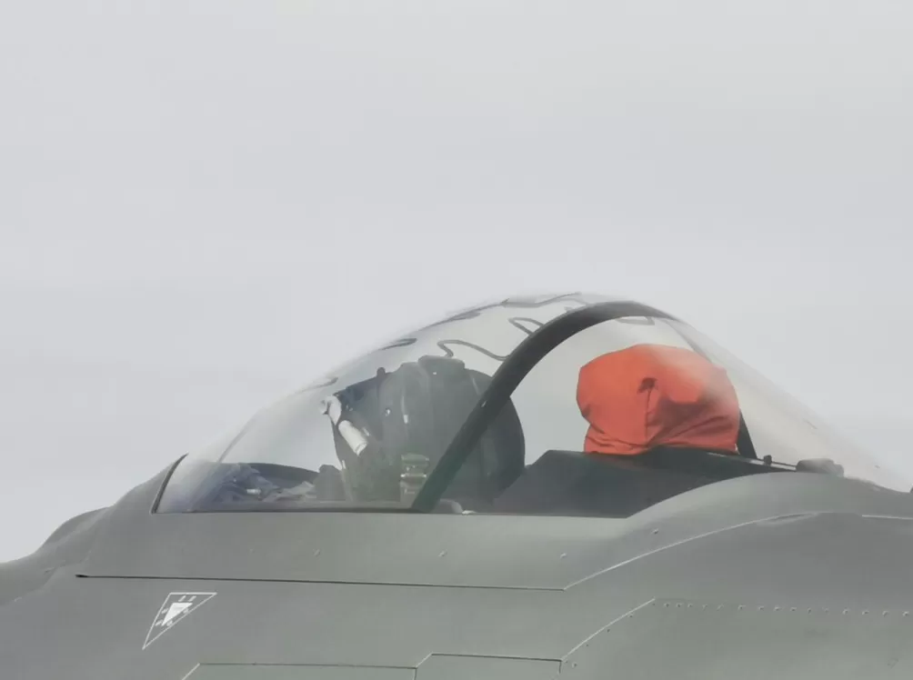 多图｜近距离多角度直击！歼-20首次进行地面静态展示-第5张图片-