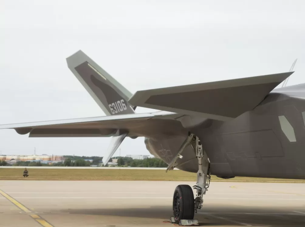 多图｜近距离多角度直击！歼-20首次进行地面静态展示-第6张图片-