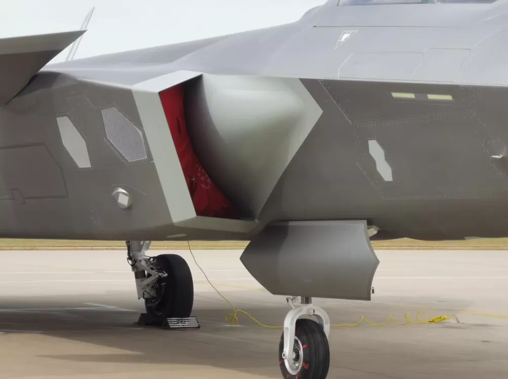 多图｜近距离多角度直击！歼-20首次进行地面静态展示-第7张图片-