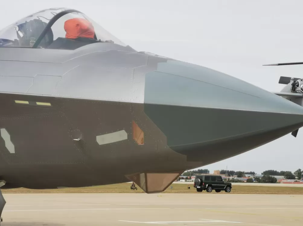 多图｜近距离多角度直击！歼-20首次进行地面静态展示-第8张图片-