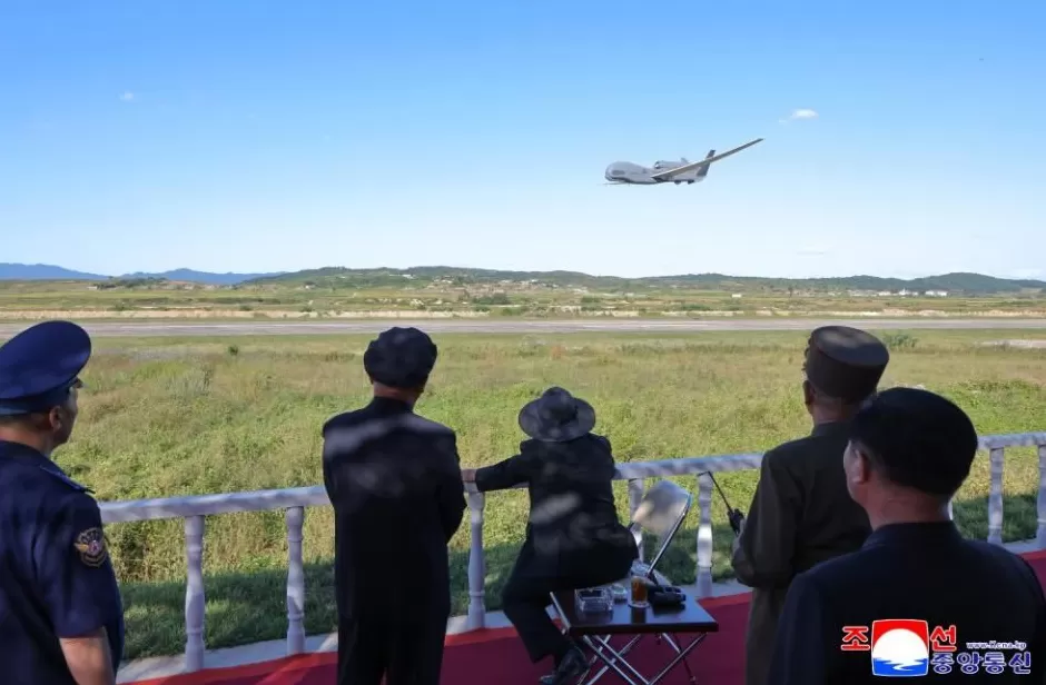 朝鲜大方展示新型无人机，金正恩很满意，还特别提到AI-第2张图片-