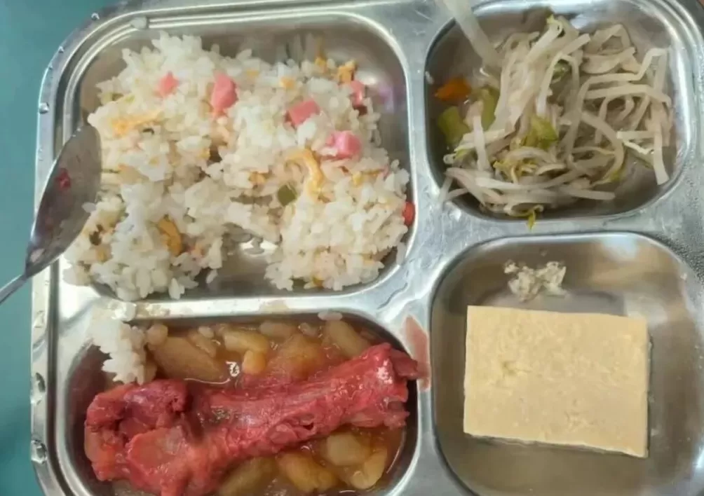 “学校饭菜有异味”，上海家长急了-第7张图片-