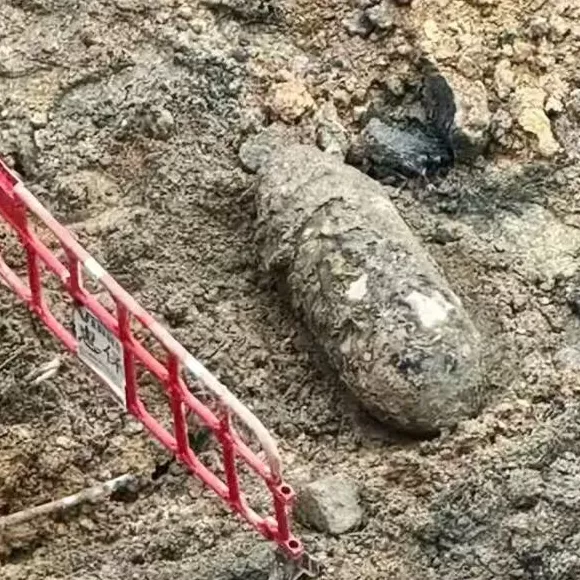 现场画面公布！香港战时遗留炸弹拆除完成，耗时12个小时，现场一度传出爆炸声-第3张图片-