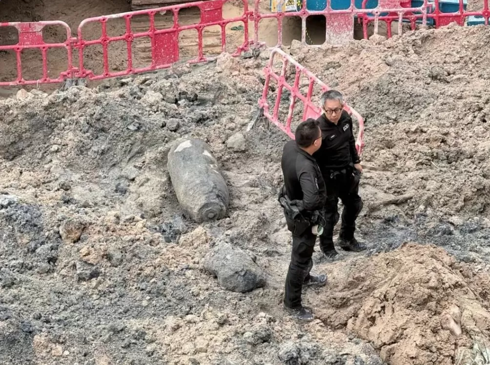 现场画面公布！香港战时遗留炸弹拆除完成，耗时12个小时，现场一度传出爆炸声-第4张图片-